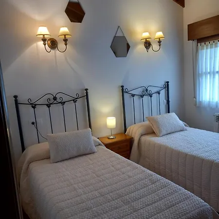 Rurales Llagumelon Apartman *